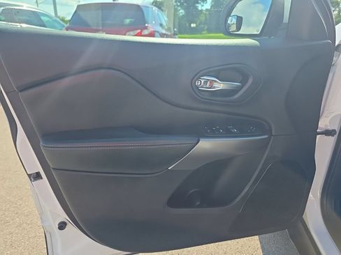 Used 2020 Jeep Cherokee Latitude Plus w/ Cold Weather Group FWD image 15