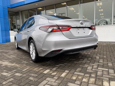 Used 2022 Toyota Camry LE image 3