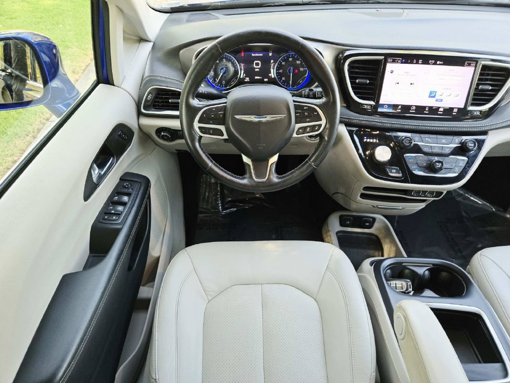 Used 2021 Chrysler Pacifica Touring-L FWD image 11