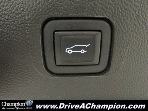 Used 2023 Chevrolet Traverse LT image 14