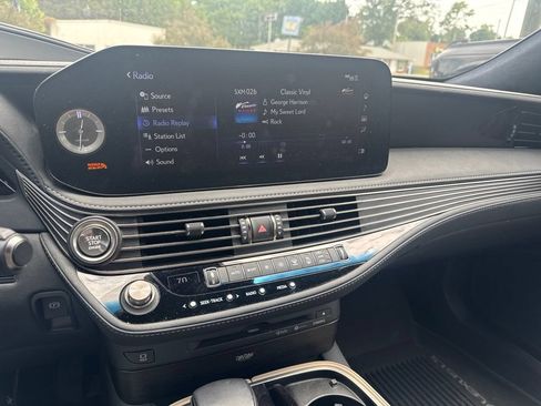 Used 2021 Lexus LS 500 w/ Interior Upgrade Package RWD image 9