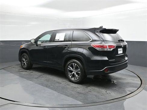 Used 2016 Toyota Highlander XLE image 5