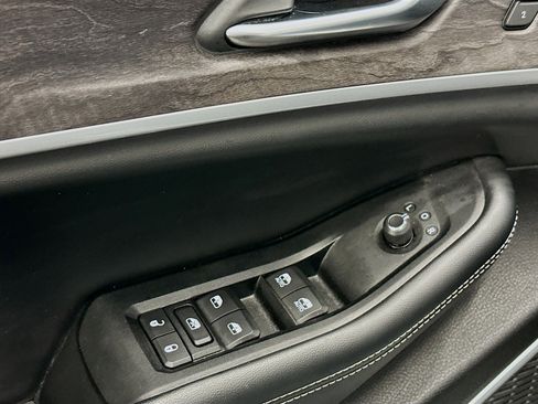 Used 2023 Jeep Grand Cherokee 4WD 4xe image 15