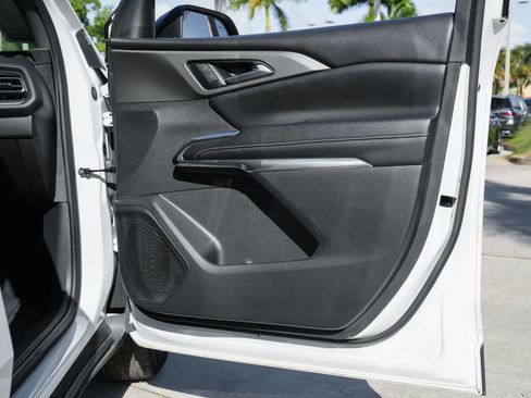 Used 2024 Chevrolet Traverse LT image 38