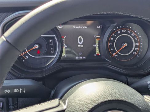 Used 2025 Jeep Wrangler Unlimited Rubicon image 19