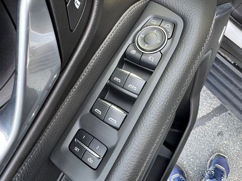 Used 2022 GMC Yukon Denali w/ Denali Premium Package image 18