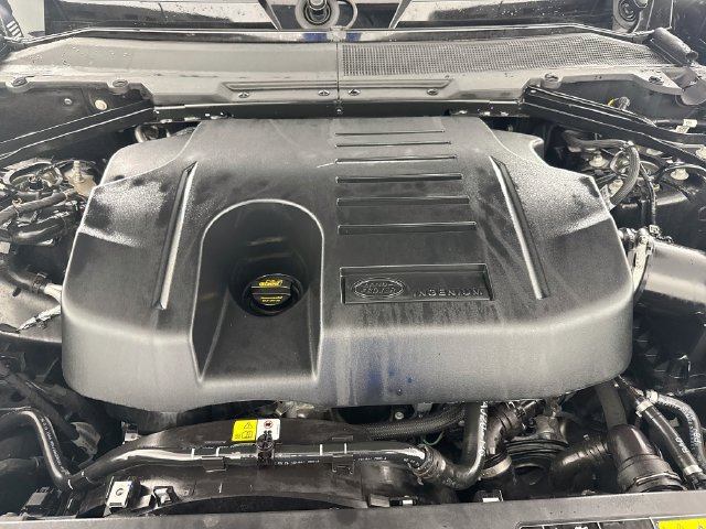 Certified 2025 Land Rover Defender 130 X-Dynamic SE AWD/4WD image 33