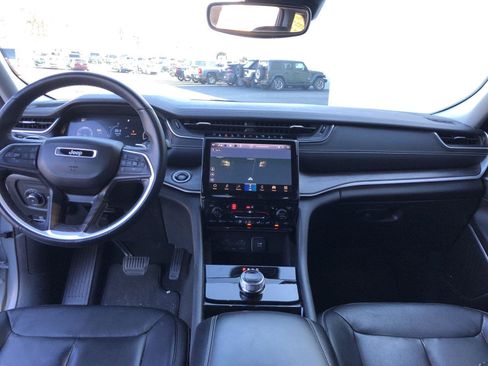 Certified 2022 Jeep Grand Cherokee Limited w/ Trailer Tow Prep Group (B) image 13