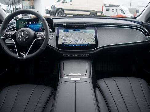 Certified 2025 Mercedes-Benz E 350 4MATIC Sedan image 33