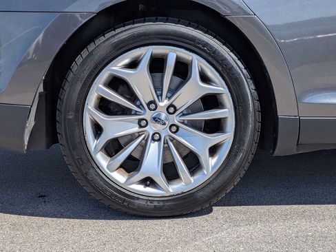 Used 2015 Ford Taurus Limited FWD image 12