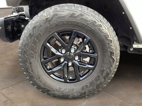 Used 2023 Jeep Gladiator Sport image 32