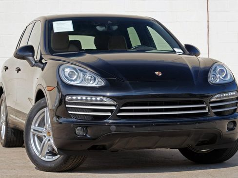 Used 2014 Porsche Cayenne Platinum Edition AWD/4WD image 2