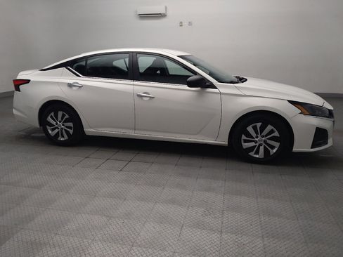 Used 2024 Nissan Altima 2.5 S FWD image 11