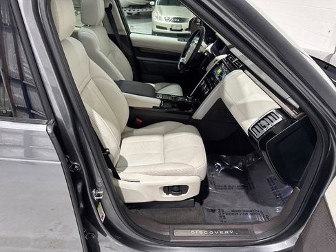 Used 2018 Land Rover Discovery HSE image 57