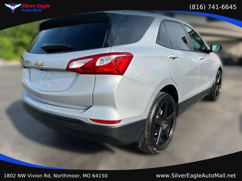 Used 2020 Chevrolet Equinox LS w/ LS Convenience Package FWD image 4