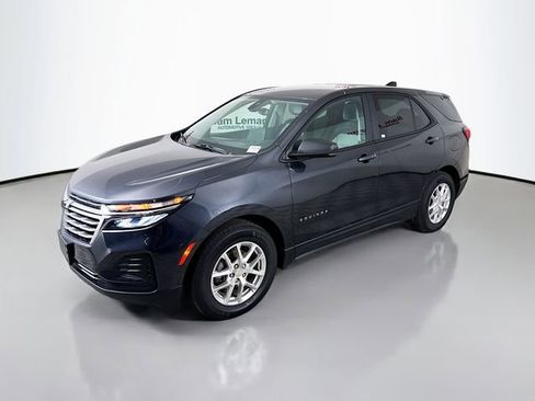Used 2022 Chevrolet Equinox LS w/ LS Convenience Package image 3