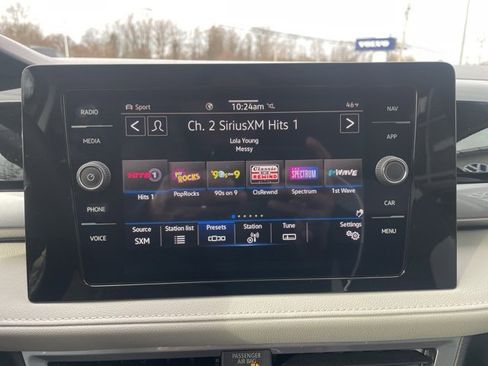 Certified 2025 Volkswagen Taos SEL image 17