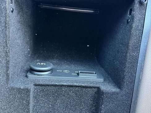 Used 2017 Jaguar XE Premium image 38