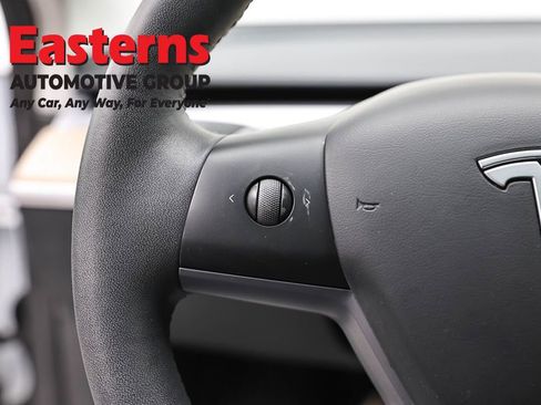 Used 2023 Tesla Model 3 Standard Range image 15