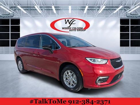 New 2026 Chrysler Pacifica Select image 1