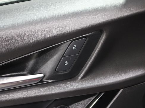 Used 2025 Chevrolet Equinox LT w/ Safety and Technology Package FWD image 8