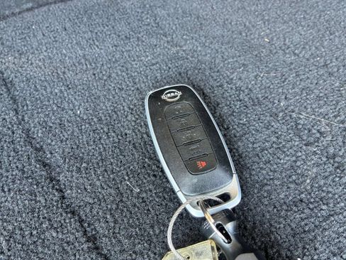 Used 2025 Nissan Rogue SV FWD image 20