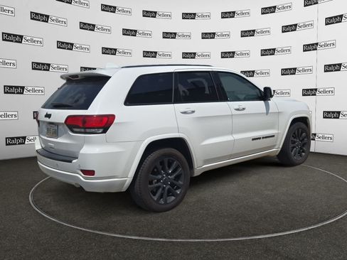 Used 2018 Jeep Grand Cherokee Altitude RWD image 5