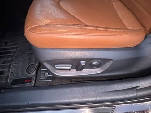 Used 2020 Toyota Avalon Limited image 27