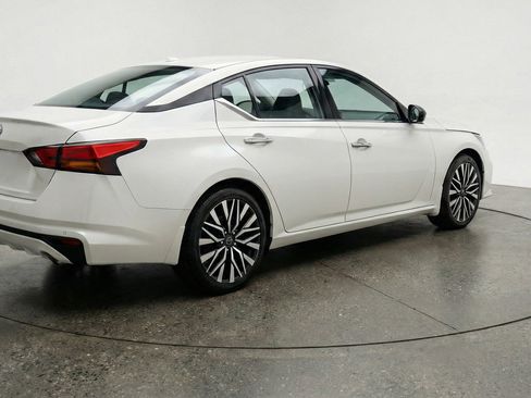 Used 2025 Nissan Altima 2.5 SV FWD image 9