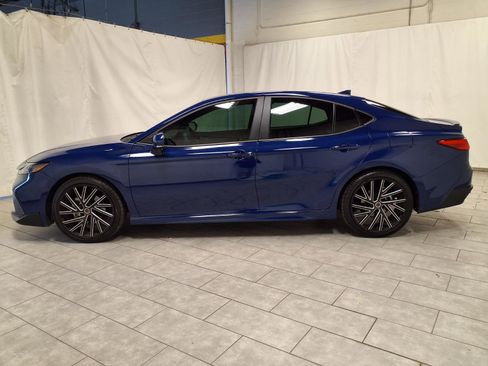 Used 2025 Toyota Camry SE w/ Convenience Package image 6