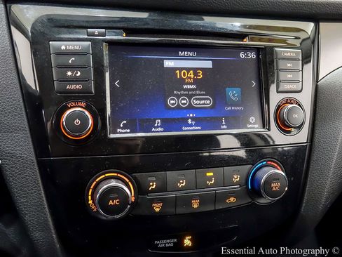 Used 2020 Nissan Rogue Sport S image 19