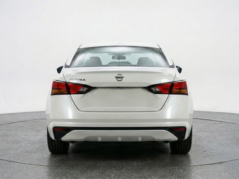 Used 2025 Nissan Altima 2.5 SV image 7