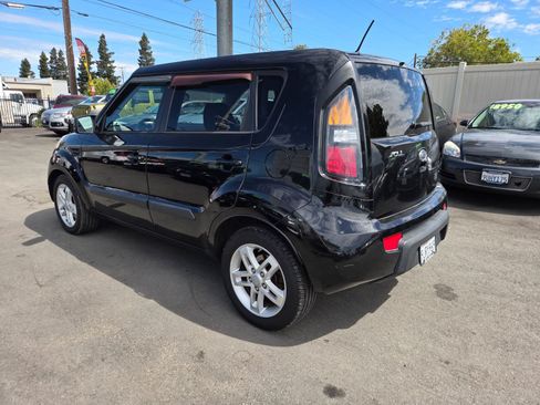 Used 2011 Kia Soul + w/ Audio Pkg FWD image 2