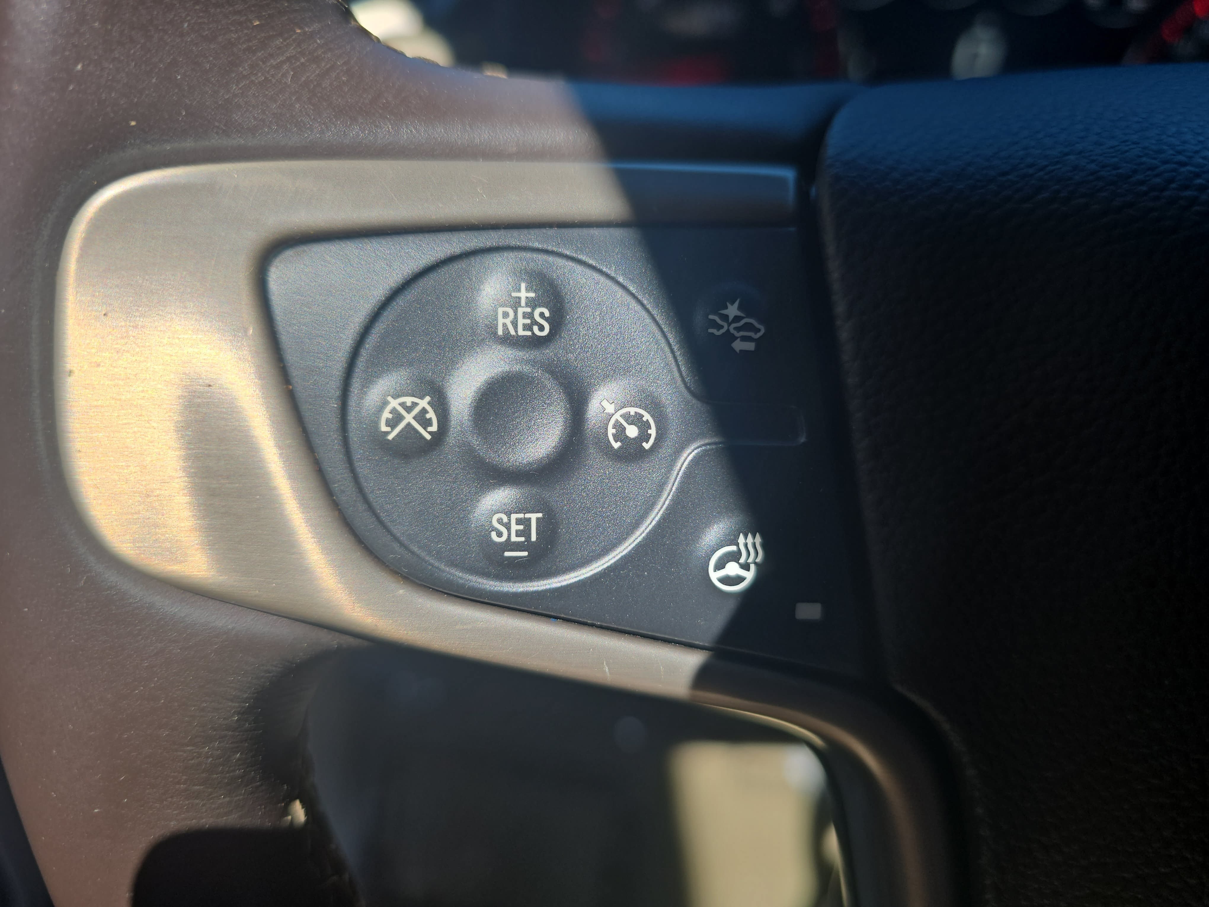 Used 2015 GMC Yukon Denali RWD image 18