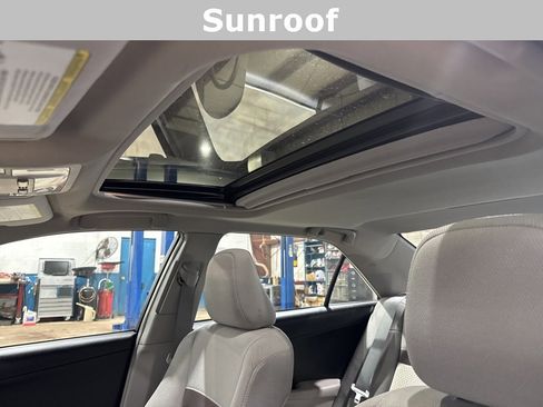 Used 2014 Toyota Camry XLE image 3