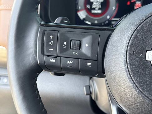 Used 2024 Nissan Pathfinder Platinum w/ Black Appearance Package image 30