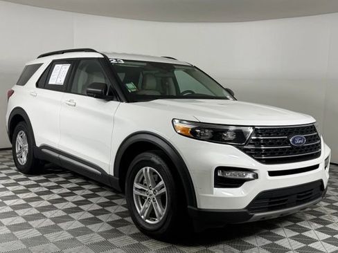 Used 2023 Ford Explorer XLT w/ Equipment Group 202A RWD image 17