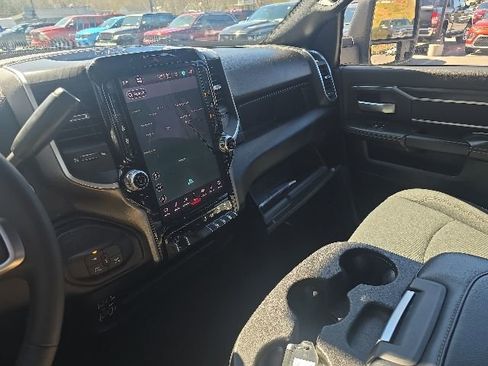 Used 2025 RAM 2500 Big Horn AWD/4WD image 27