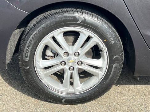 Used 2017 Chevrolet Cruze LT FWD image 20