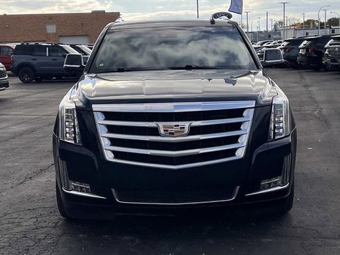 Used 2019 Cadillac Escalade ESV Luxury AWD/4WD image 8