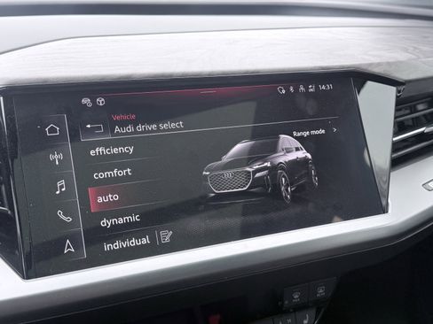 Used 2023 Audi Q4 e-tron Premium Plus w/ Premium Plus image 38