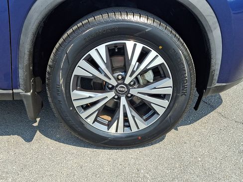 Certified 2023 Nissan Rogue SV w/ SV Premium B Package AWD/4WD image 8