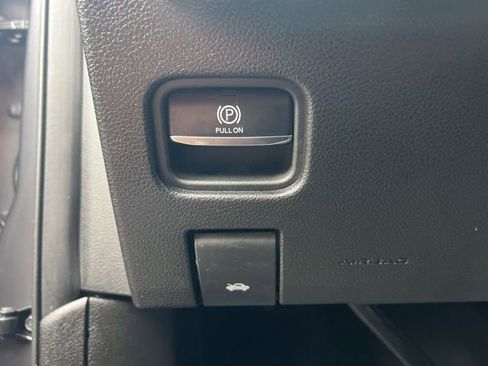Used 2024 Jeep Grand Cherokee L Altitude AWD/4WD image 9