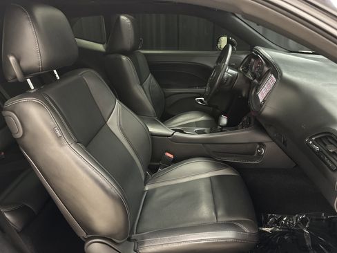 Used 2023 Dodge Challenger SXT w/ Plus Package image 33
