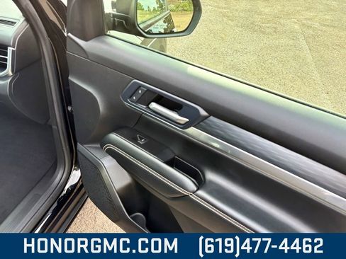 Used 2025 GMC Terrain Elevation image 23