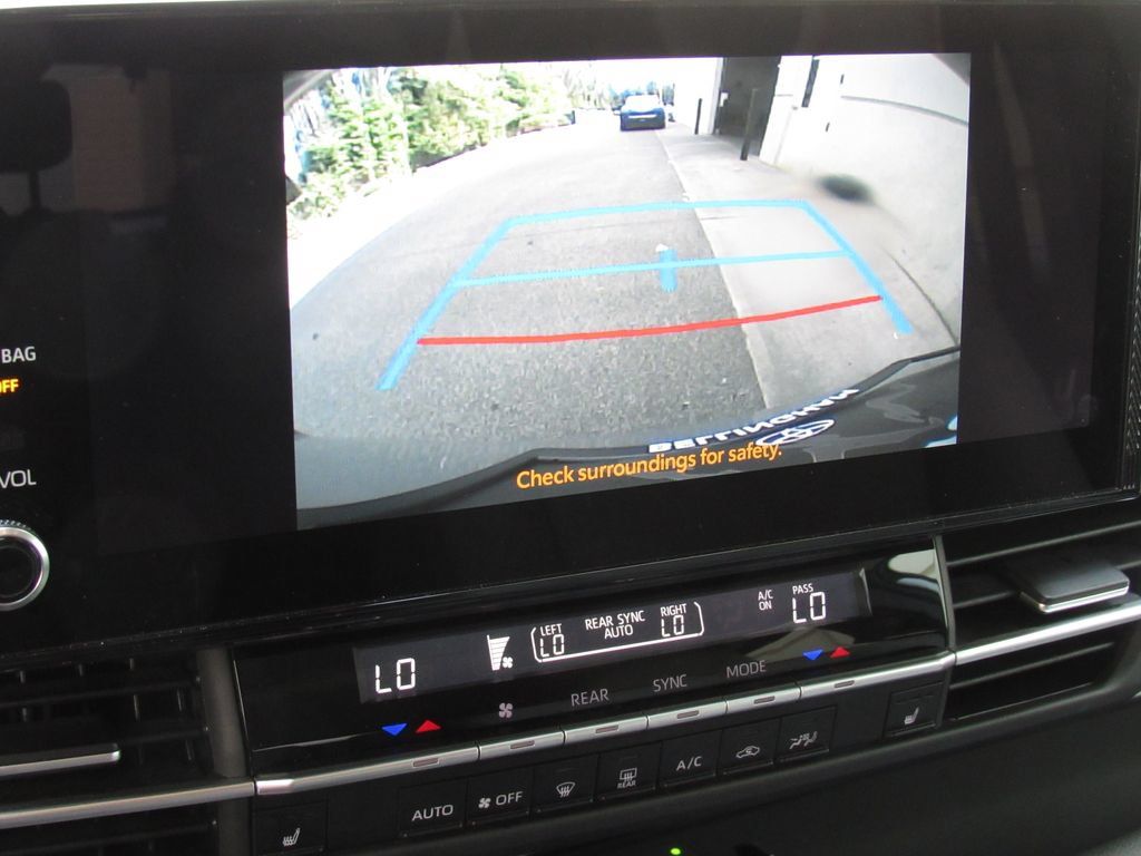 Certified 2025 Toyota Sienna XLE FWD image 38