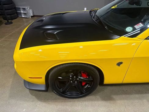 Used 2017 Dodge Challenger SRT Hellcat RWD image 47