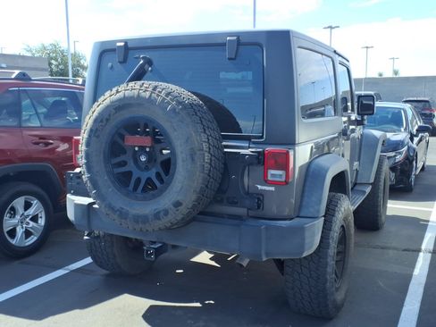 Used 2018 Jeep Wrangler Sport AWD/4WD image 3