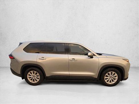 Used 2025 Toyota Grand Highlander FWD image 4