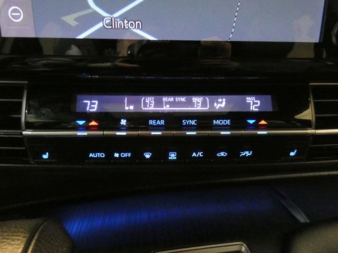 Used 2021 Toyota Sienna XSE image 15